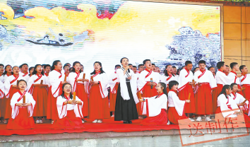 一片丹心育桃李 三尺講臺(tái)綻芳華