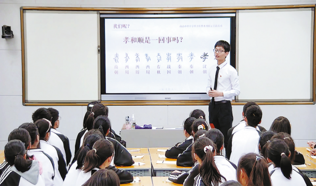 為家鄉(xiāng)孩子奉獻(xiàn)光和熱