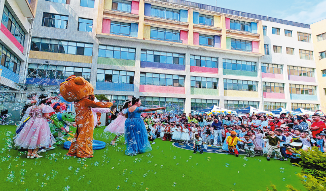 商洛市幼兒園舉行“綻放童趣·快樂向上”六一主題活動(dòng)