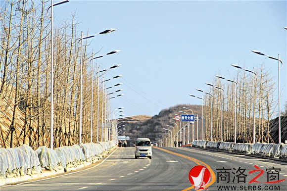 寬闊、整潔的路面