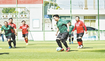 馳騁綠茵逐夢(mèng)未來(lái)