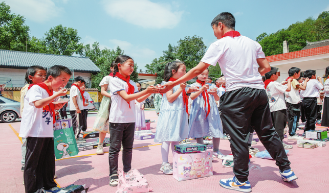 心愿漂流瓶，為900名山區(qū)留守兒童圓夢