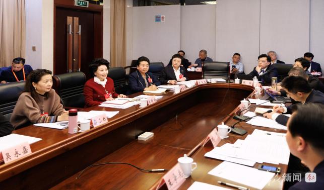 陜西省政協(xié)委員分組審議常委會(huì)工作報(bào)告