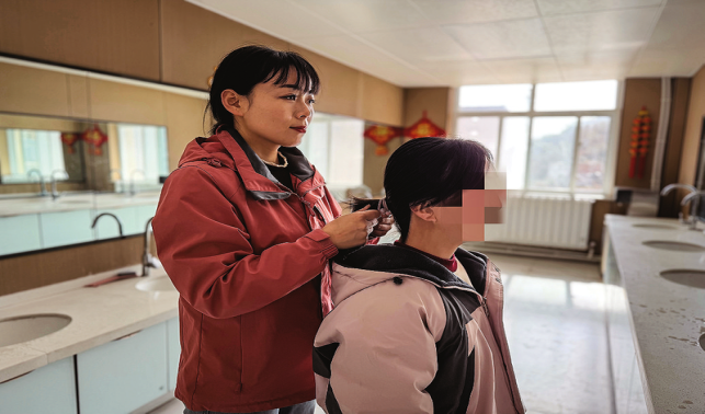 歲月堅(jiān)守暖孤童