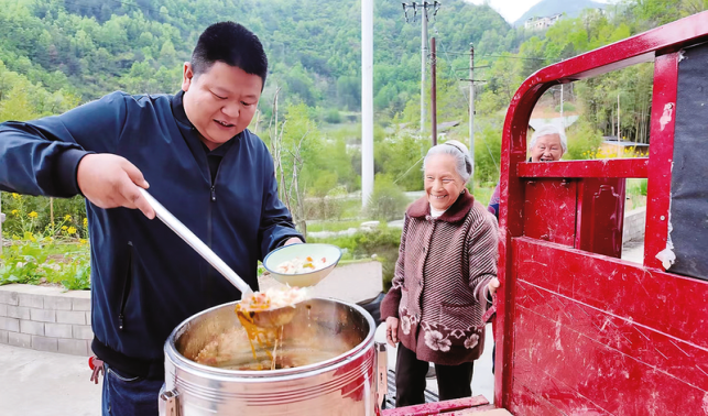 流動餐車托起老人幸?！笆彻狻?>
<span id=