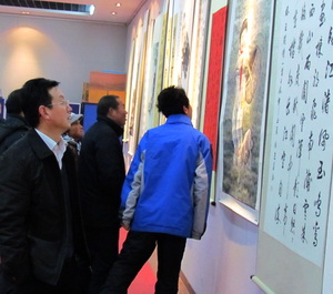 慶“兩會(huì)”迎新春書畫展在市群藝館舉辦