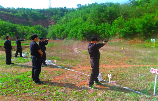 市公安局組織開展警用手槍實彈射擊訓(xùn)練考核