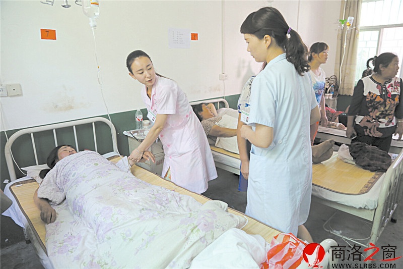 心理疏導(dǎo)與治療相結(jié)合，安撫失蹤人員家屬。