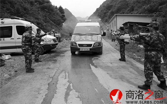 出入搶險救援現(xiàn)場的車輛、人員必須消毒防疫
