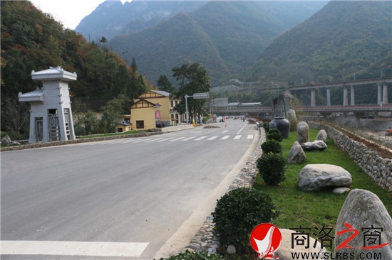 石甕子社區(qū)美麗鄉(xiāng)村一角.jpg
