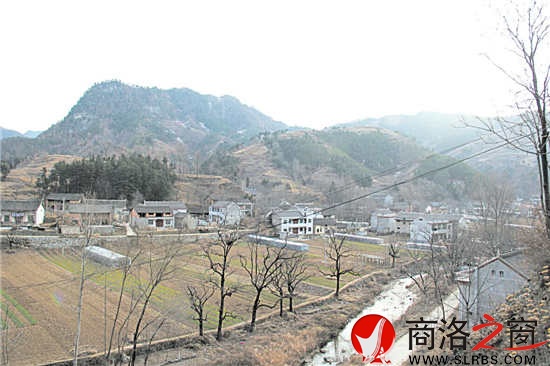 寧靜的小山里，散落著安逸的村莊。
