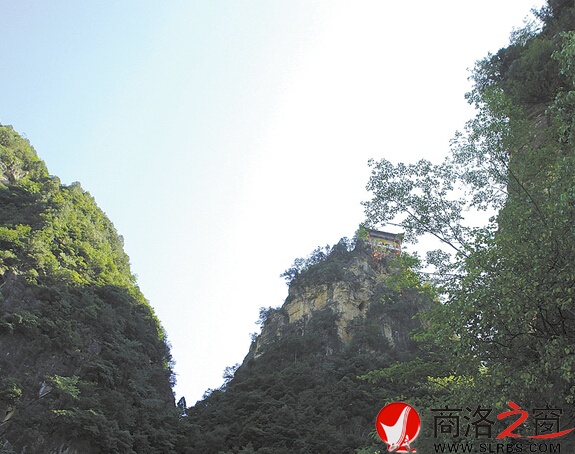 石甕子境內(nèi)的對(duì)峰臺(tái)