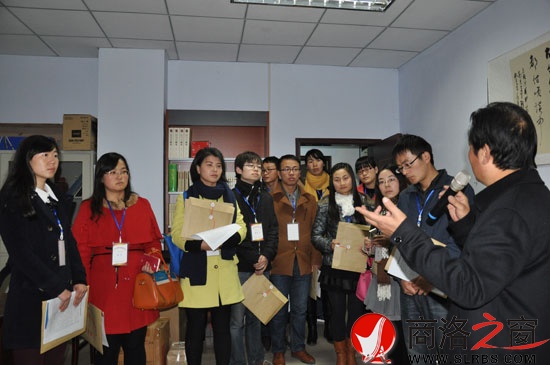 “邀請公民代表走進政府機關(guān)”活動走進洛南文廣局