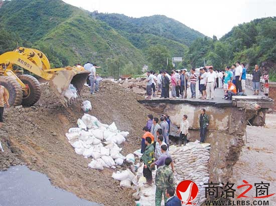 赴川搶通保暢突擊隊載譽歸來
