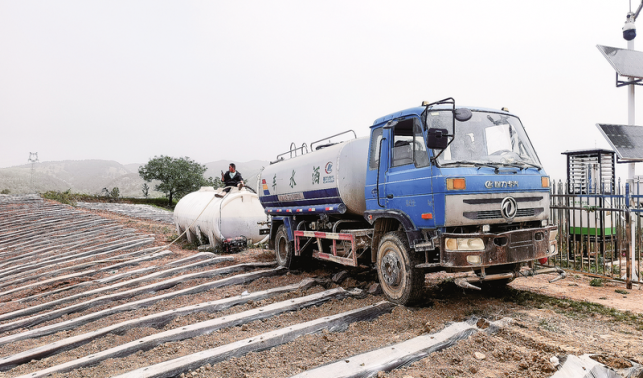 凝心聚力戰(zhàn)旱情 全力以赴保移栽