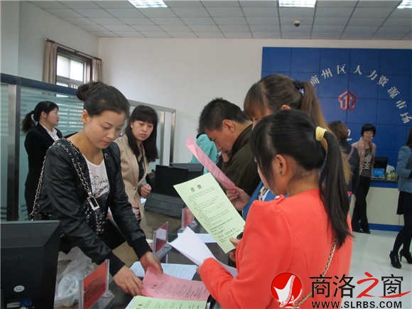 創(chuàng)業(yè)促就業(yè)為勞動(dòng)者搭建了就業(yè)平臺(tái)。  （記者 賈書章 攝）