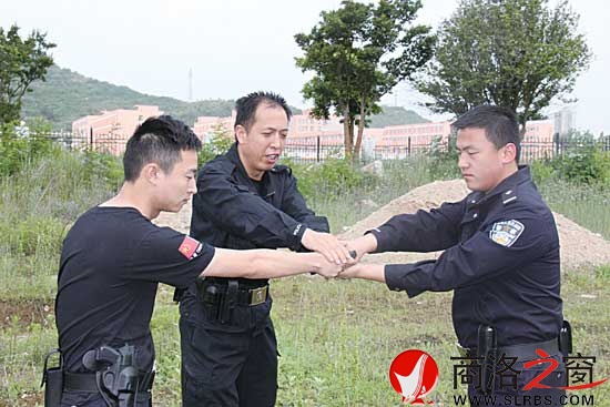 武警出身的趙平還擔(dān)任分局日常訓(xùn)練、培訓(xùn)任務(wù)