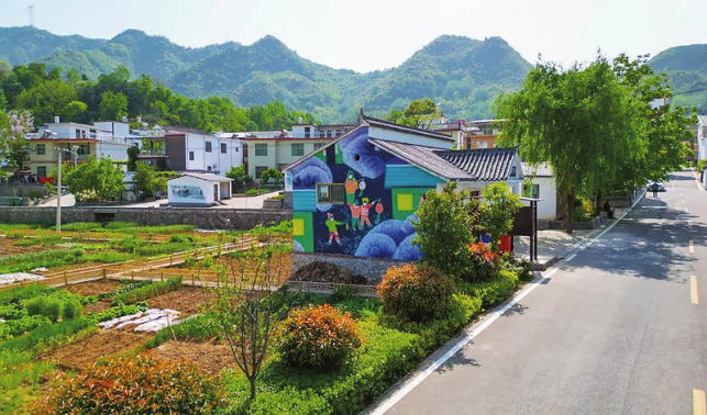 紅綠相映產(chǎn)業(yè)旺 農(nóng)旅融合促振興