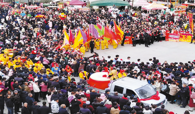 社火展演鬧元宵 群眾樂(lè)享“文化餐”