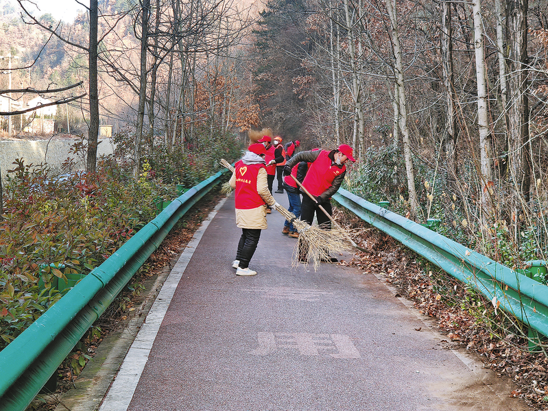 整治環(huán)境衛(wèi)生 倡導文明生活