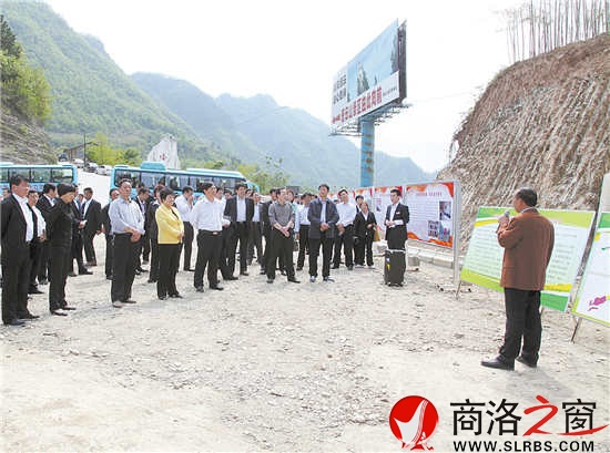 縣人大代表觀摩磨石溝美麗鄉(xiāng)村建設工作、議報告。