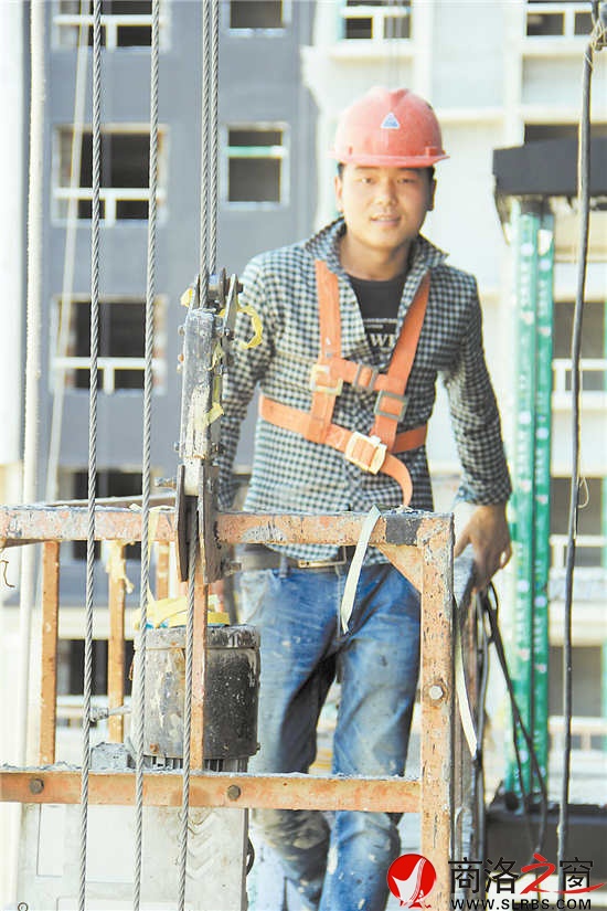 說起遠方的家人，李義平的臉上不自覺地露出了甜甜的微笑。
