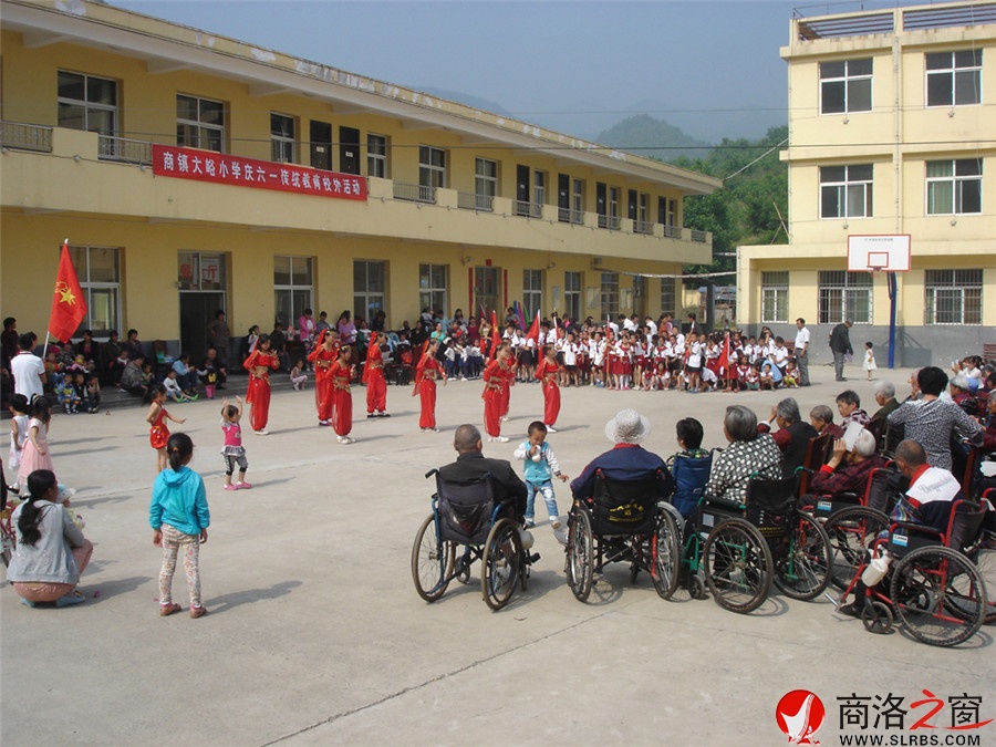 商鎮(zhèn)大峪小學(xué)在商山敬老院開展“筑夢”活動慶祝六一兒童節(jié)