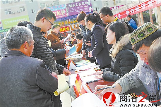 今年3月，鎮(zhèn)安舉行首場返鄉(xiāng)農(nóng)民工招聘會,2200余名農(nóng)民工入場登記，500多人達(dá)成就業(yè)意向。